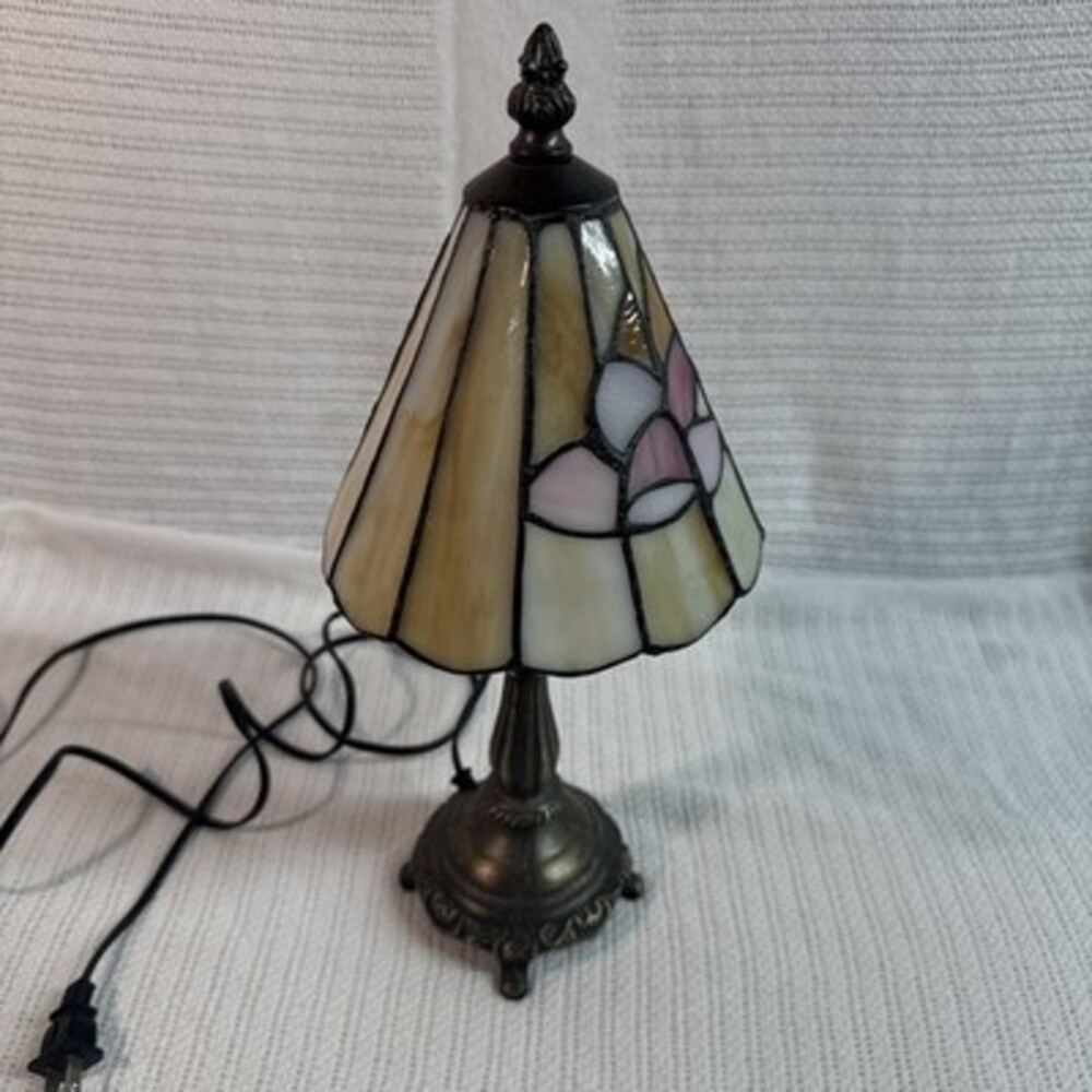 Tiffany Style Stained Glass Floral Lamp 14” Tall Art Nouveau - Picture 6 of 16